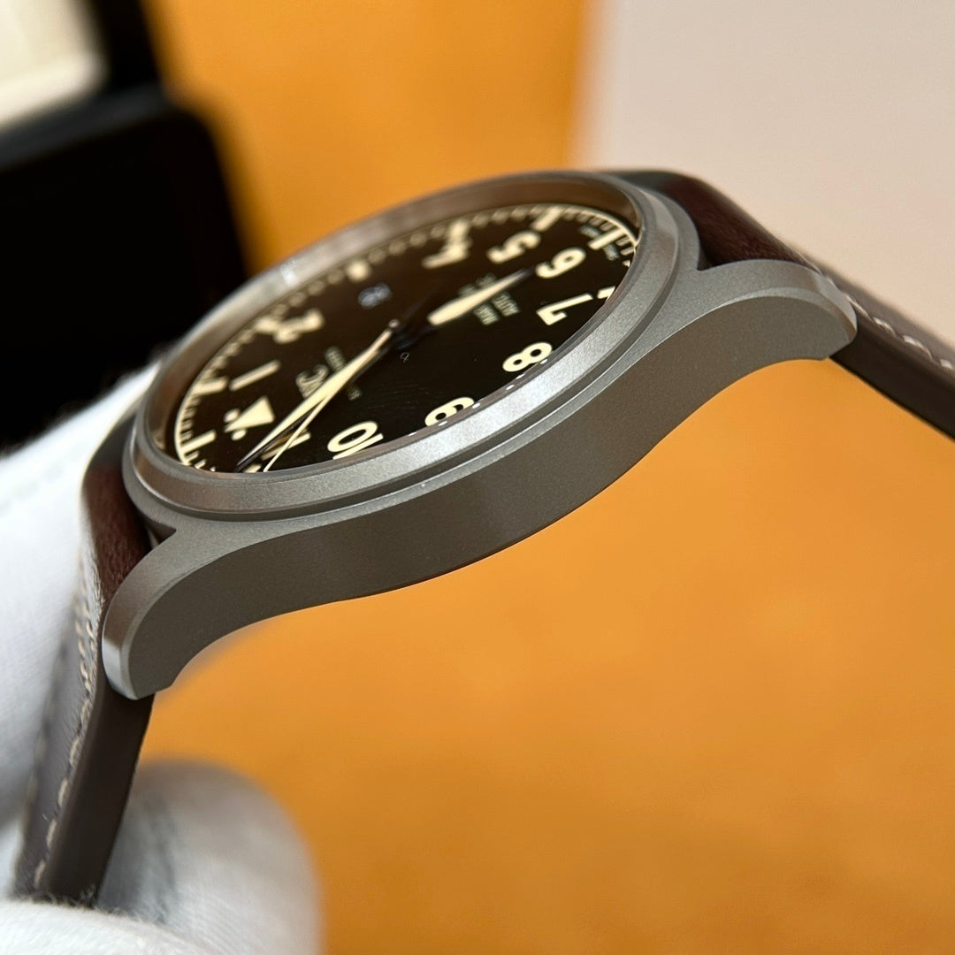 CLASSIC AVIATOR STYLE LEATHER WATCH