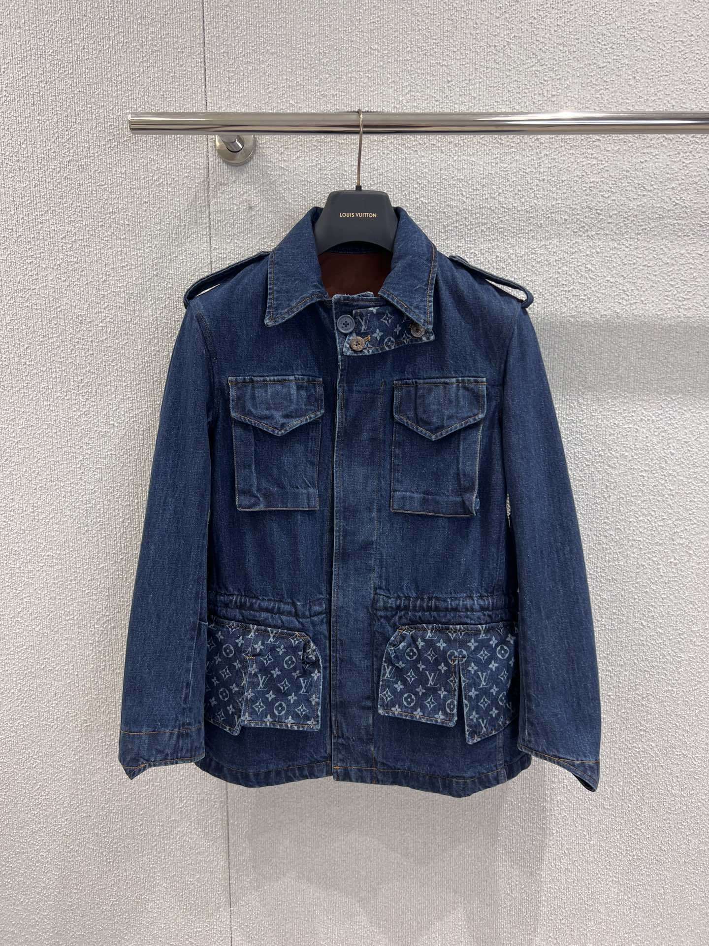 DENIM UTILITY JACKET WITH PATTERNED DETAILS
