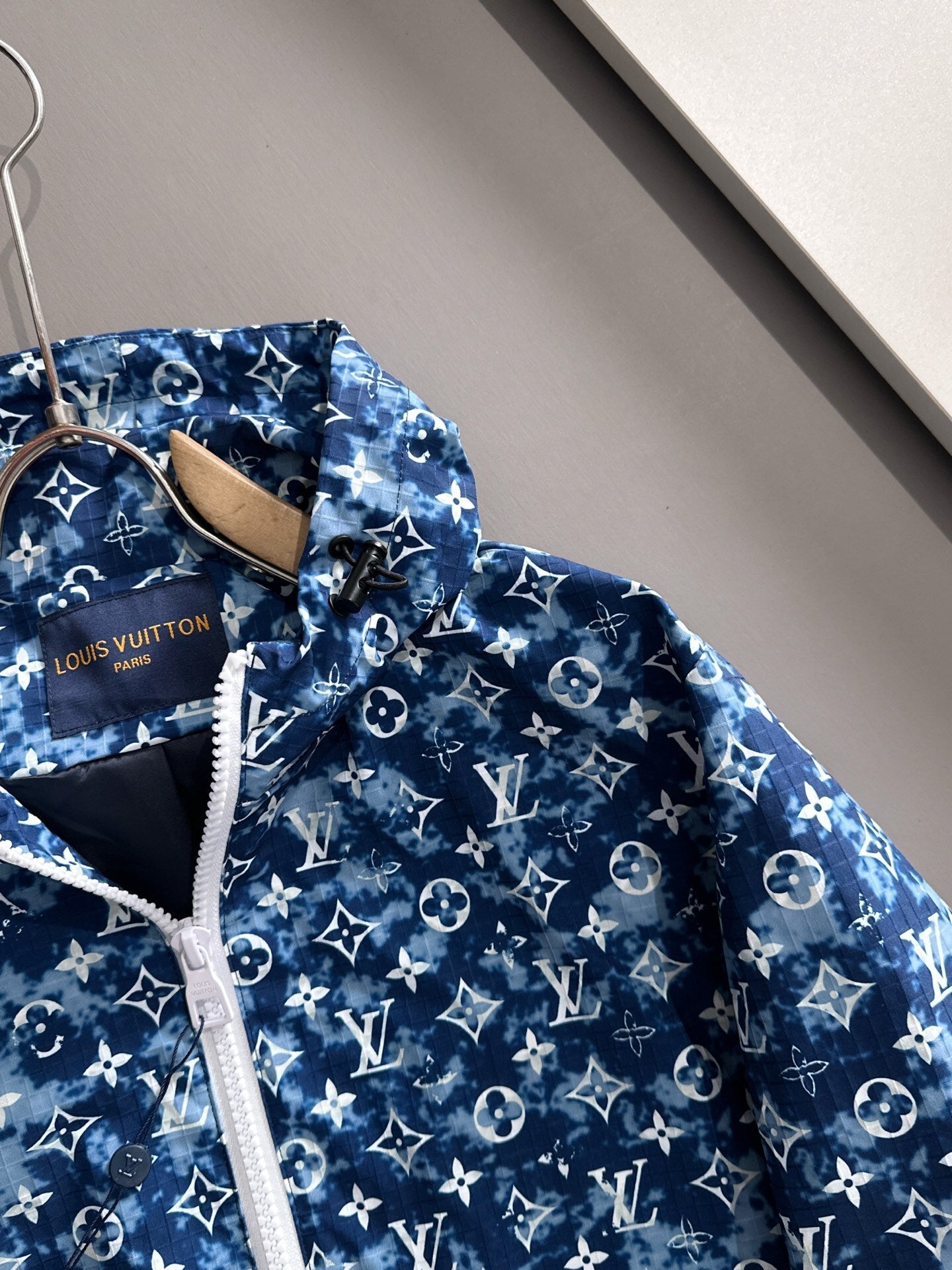 BLUE ALL-OVER PATTERN HOODED ZIP JACKET