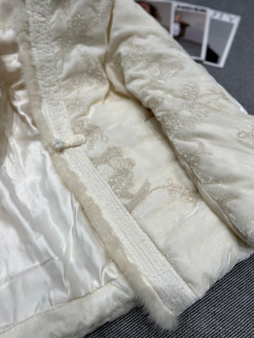 LUXURY IVORY FLORAL PADDED JACKET WITH FUR ACCENTS