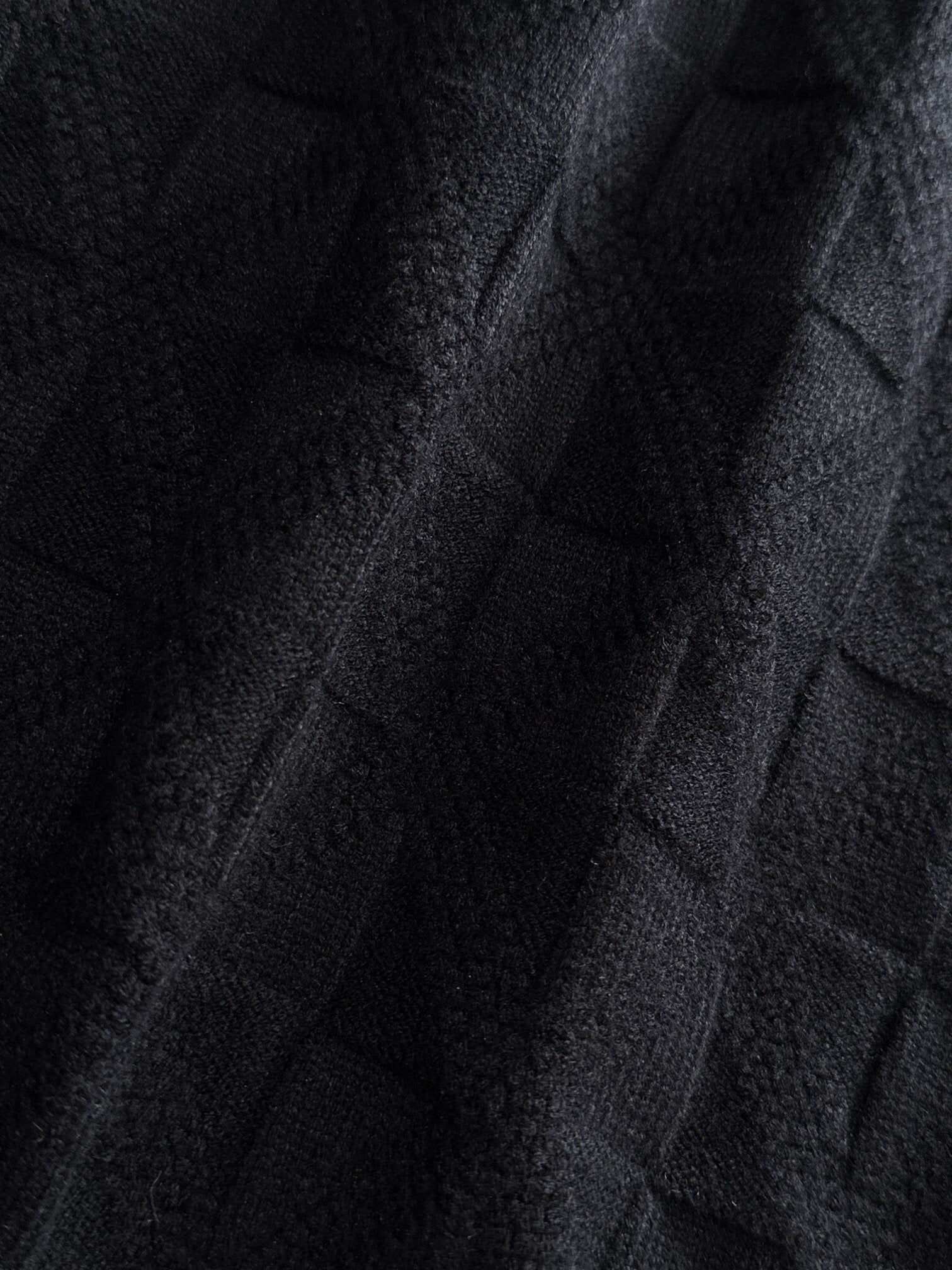 BLACK TEXTURED KNIT SWEATER WITH CONTRAST TRIM