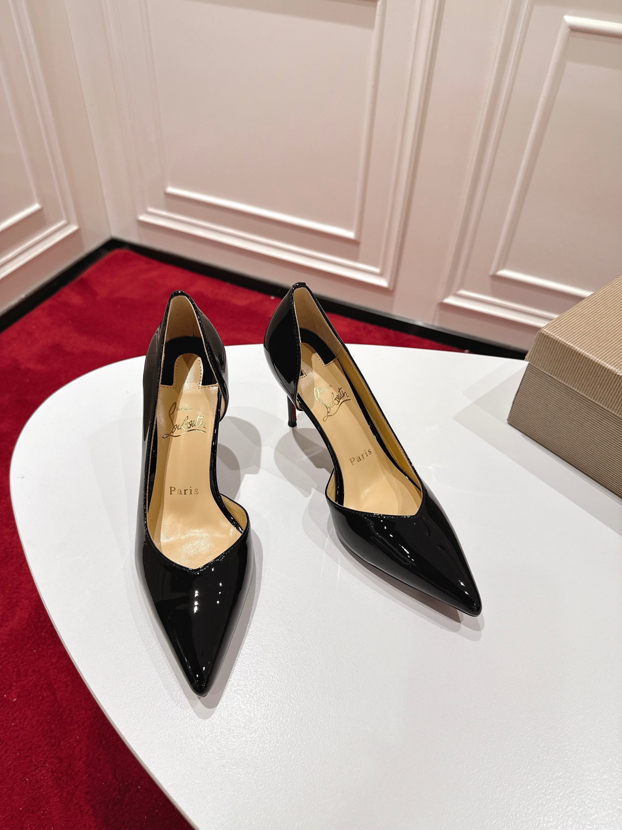 BLACK PATENT POINTED-TOE CLASSIC PUMPS