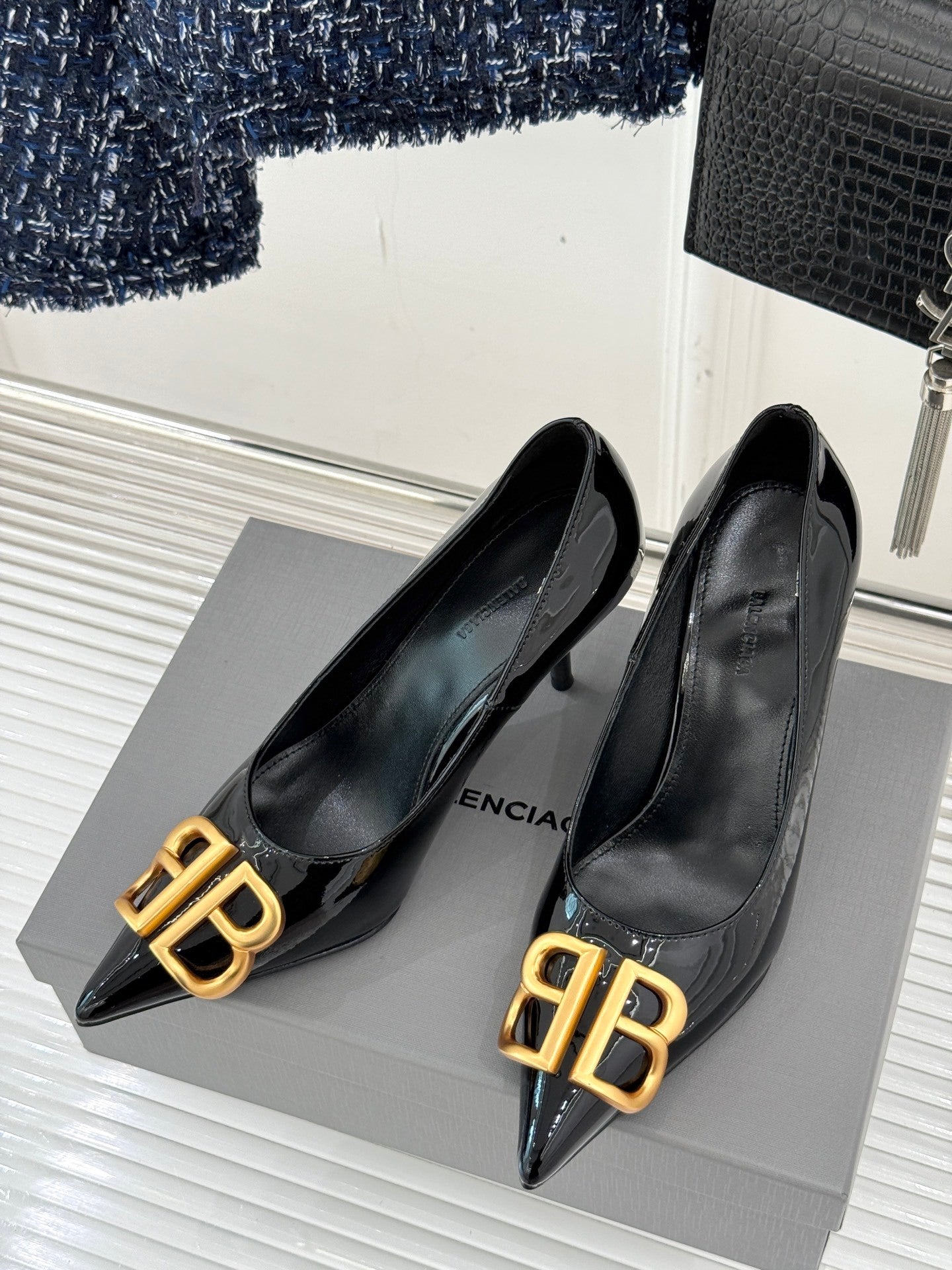 BLACK PATENT POINTED HEELS
