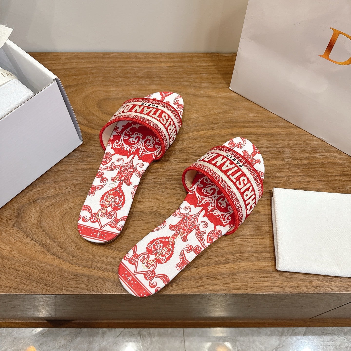 RED TOILE PRINT LOGO SLIDE SANDALS
