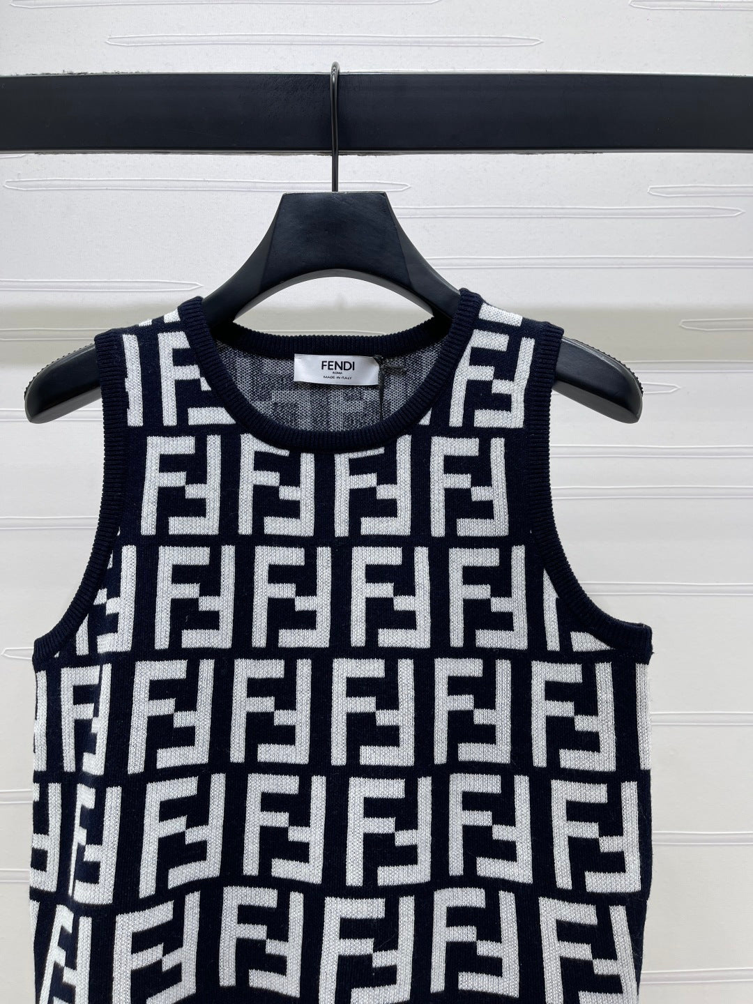 MONOGRAM KNIT LOGO SLEEVELESS TOP