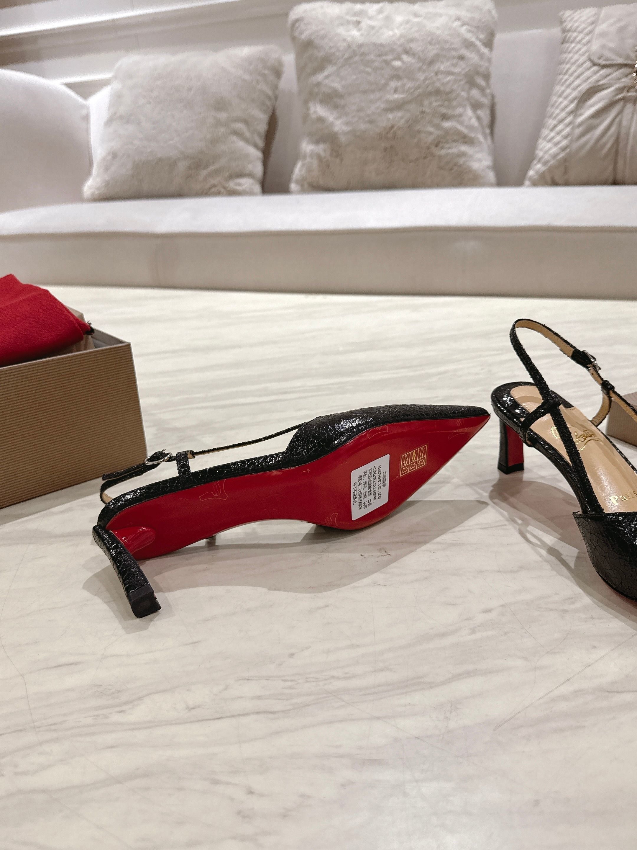 BLACK TEXTURED LEATHER POINTED-TOE SLINGBACK KITTEN HEELS