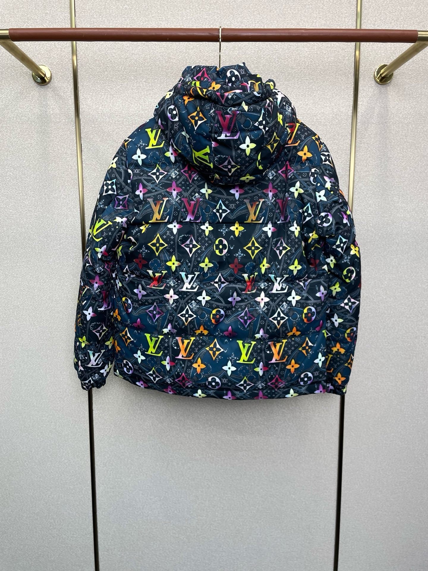 MEHRFARBIGE GRAFIK-PUFFERJACKE