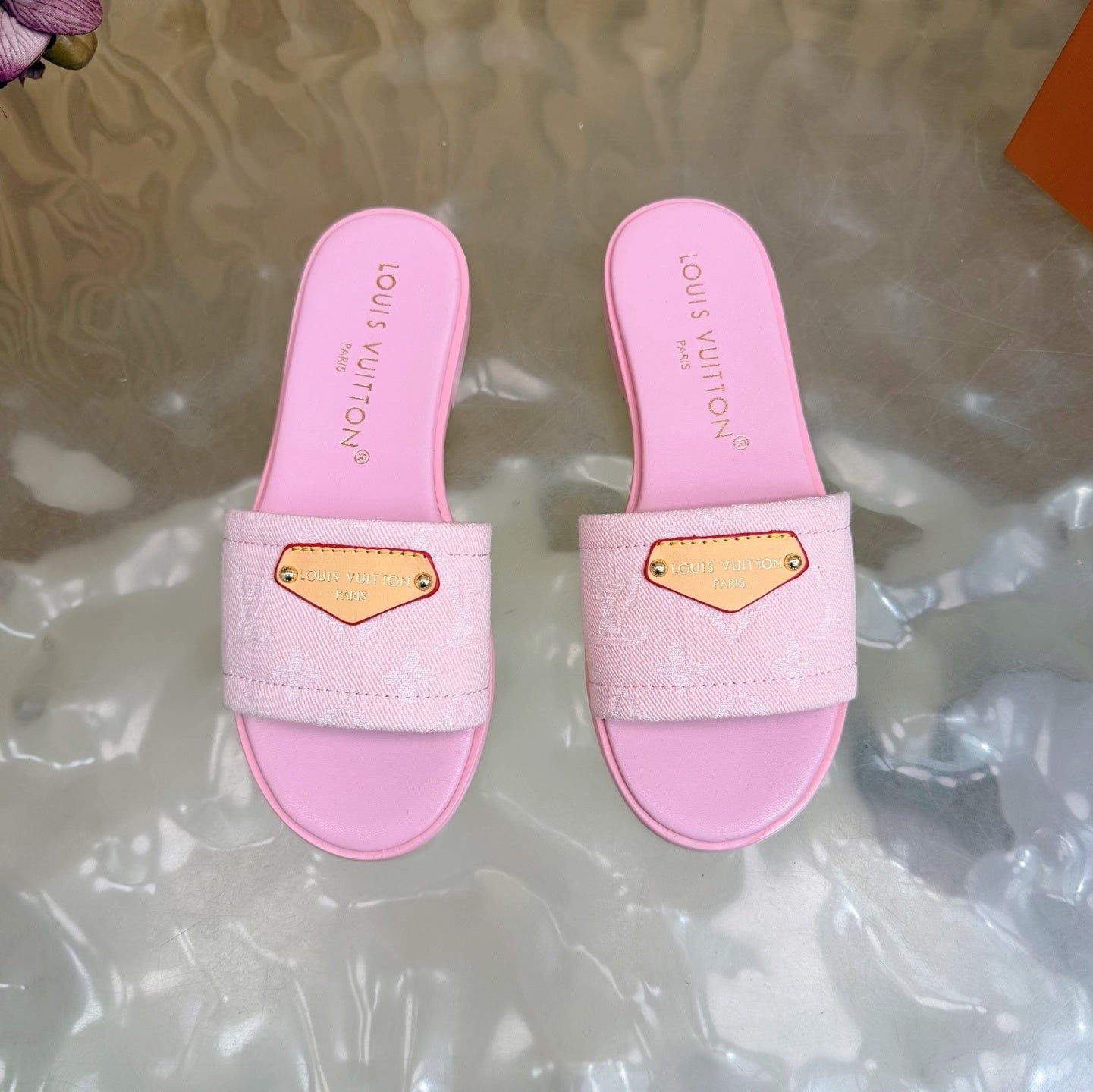 PINK MONOGRAM PLAQUE DESIGNER SLIDES
