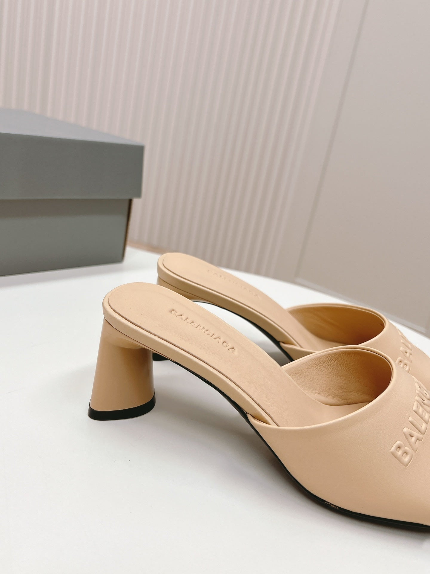 BEIGE MINIMAL BLOCK HEEL MULES