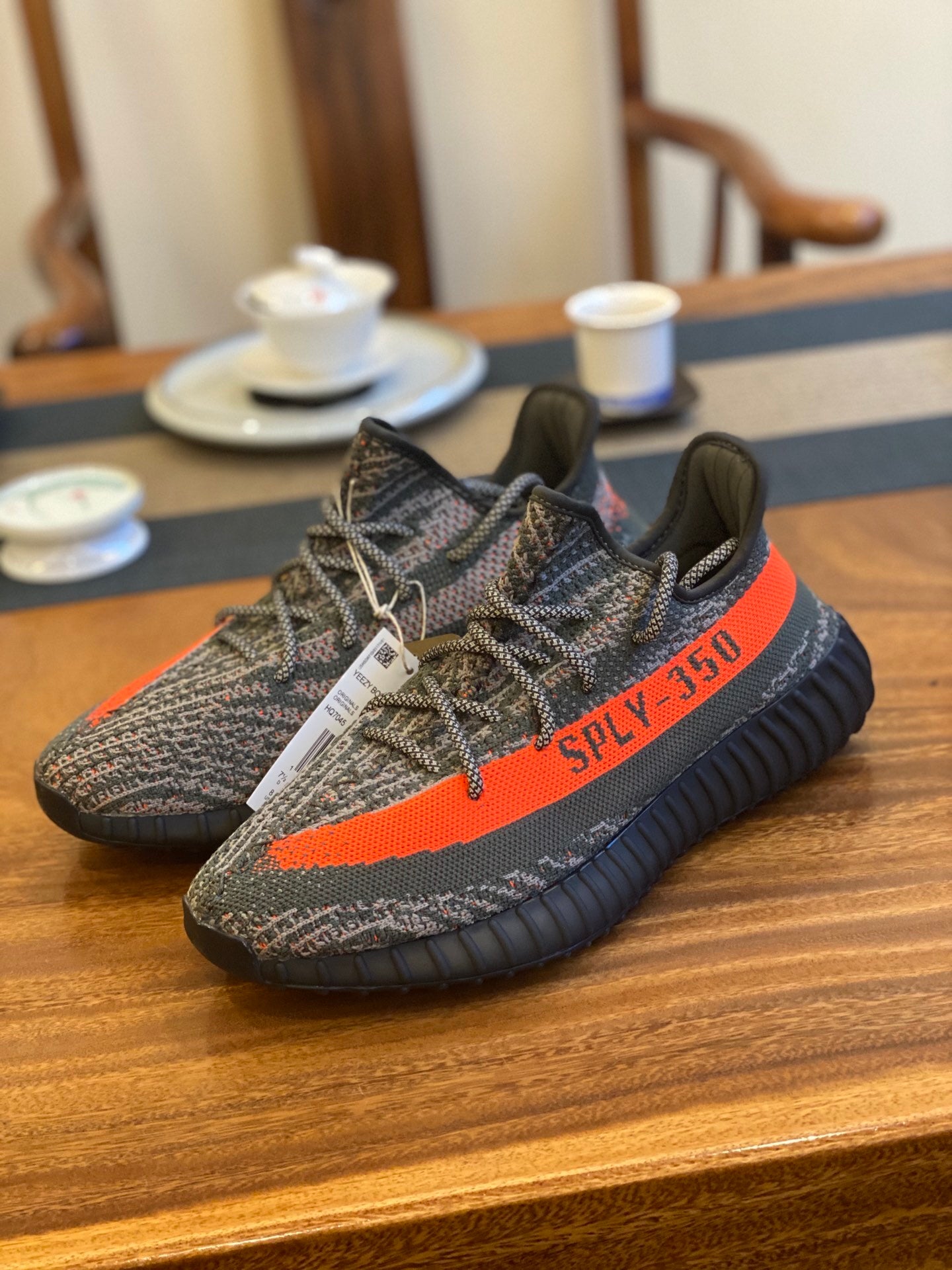 UNISEX BREATHABLE KNIT LOW-TOP SNEAKERS – GREY WITH ORANGE STRIPE