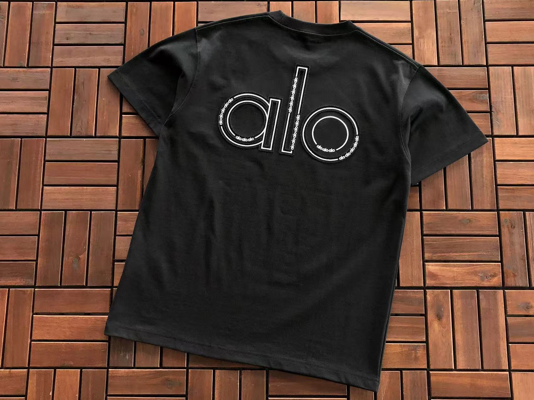 OVERSIZED GRAPHIC T-SHIRT