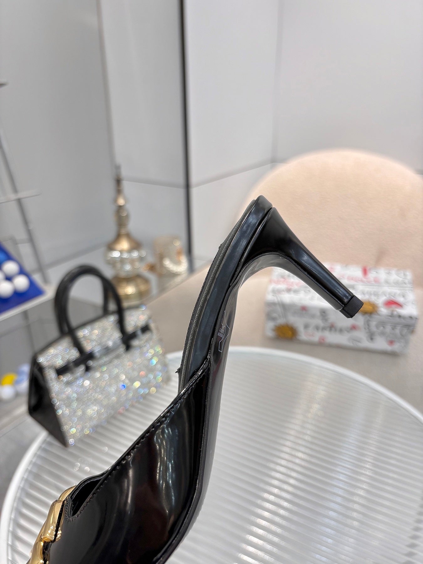 LOGO POINTED TOE MULES – CLASSIC BLACK