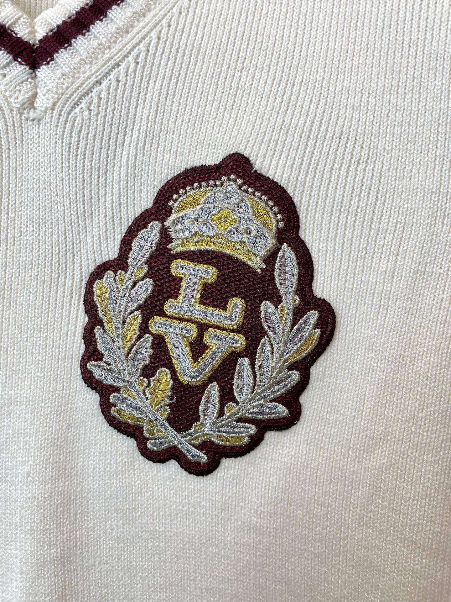 V-NECK KNIT VEST WITH EMBROIDERED CREST