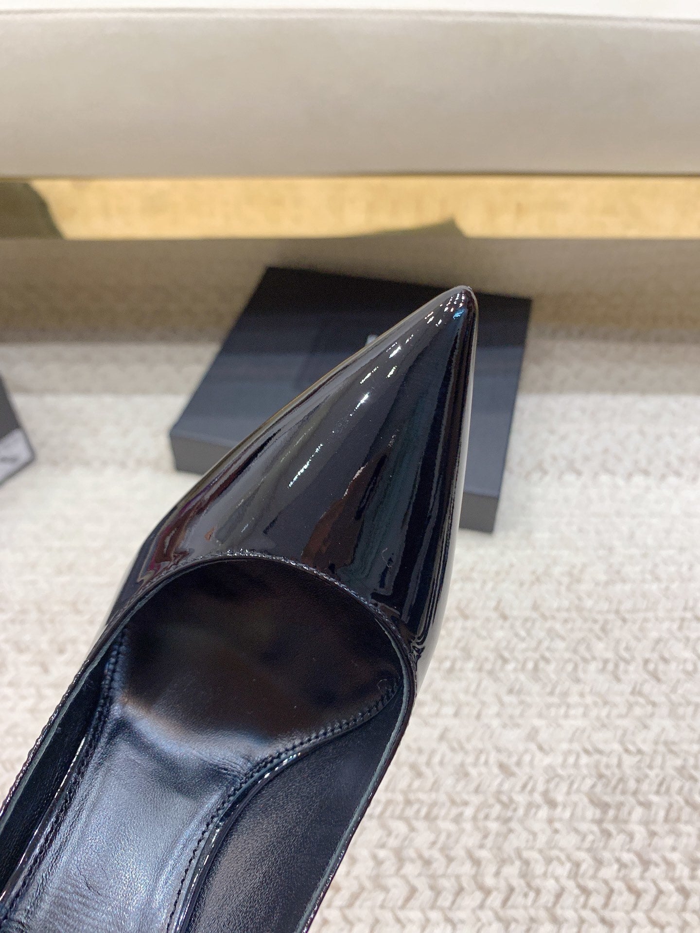 GLOSSY BLACK POINTED TOE HIGH HEELS