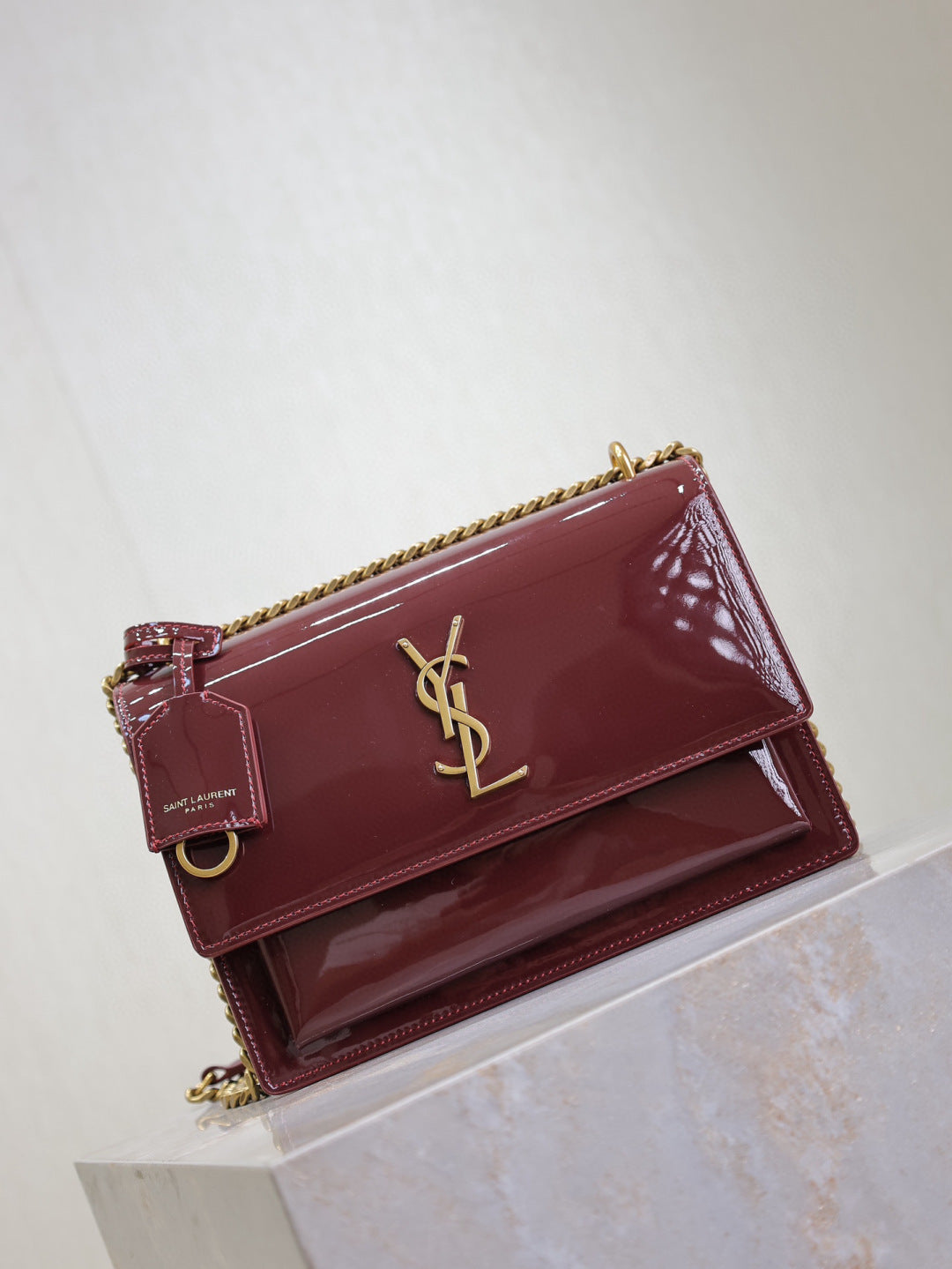 PATENT CHAIN SHOULDER BAG