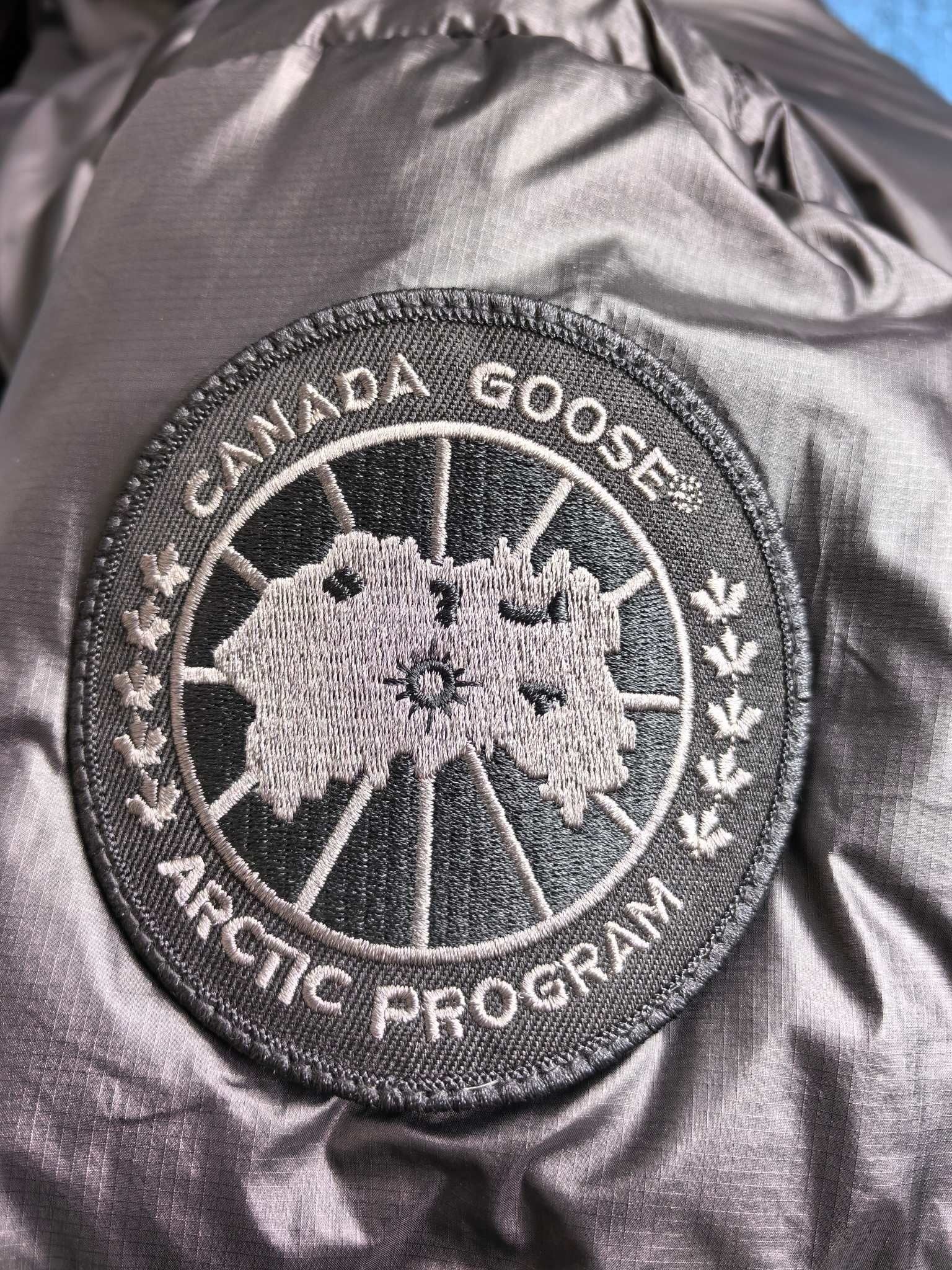 BLACK HOODED PUFFER JACKET