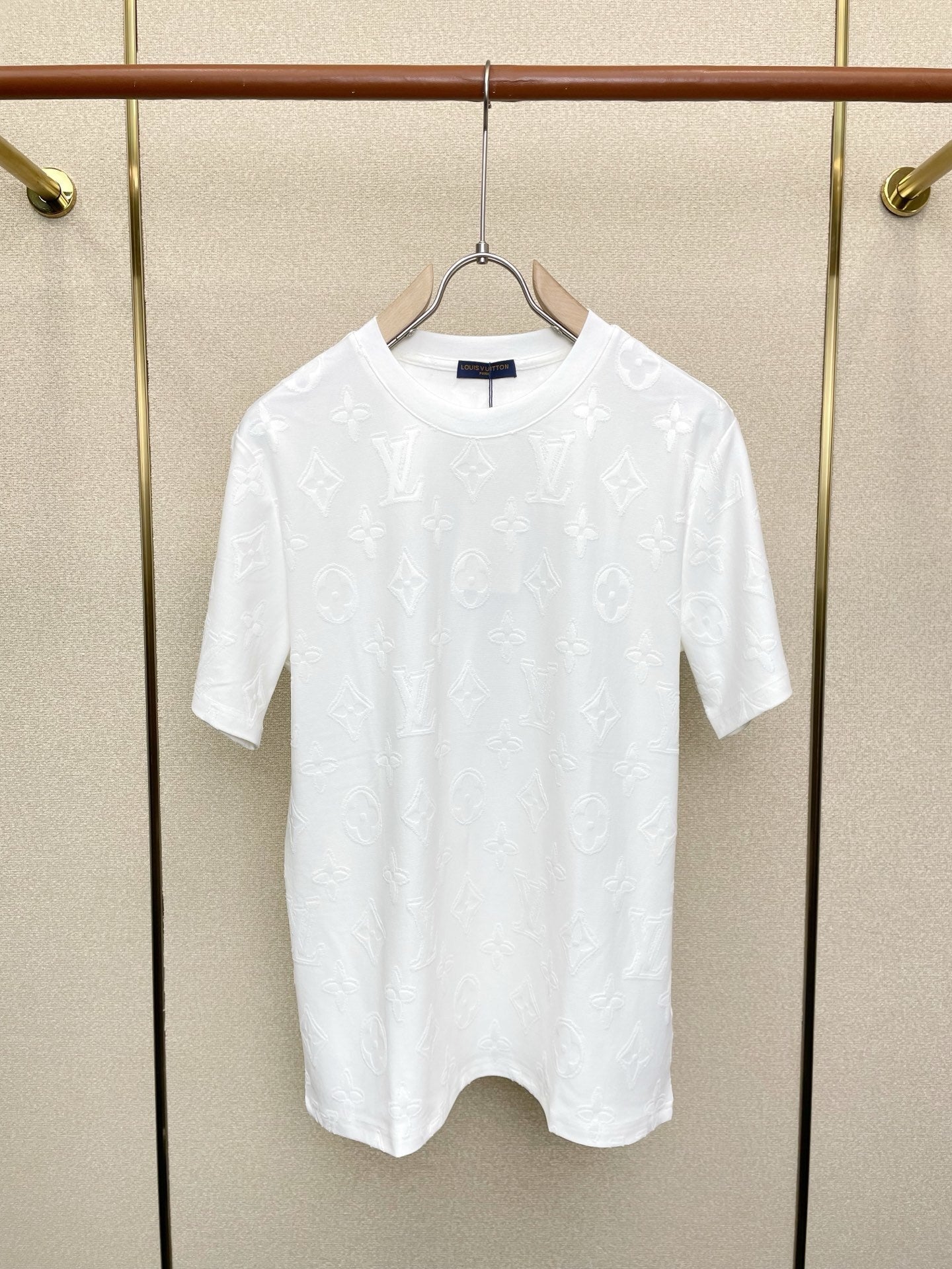 T-SHIRT AUS BAUMWOLLE MIT GEPRÄGTEM MONOGRAMM