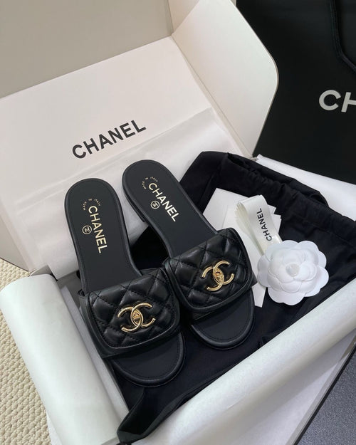 BLACK QUILTED GOLD-TONE ACCENT SLIDE SANDALS