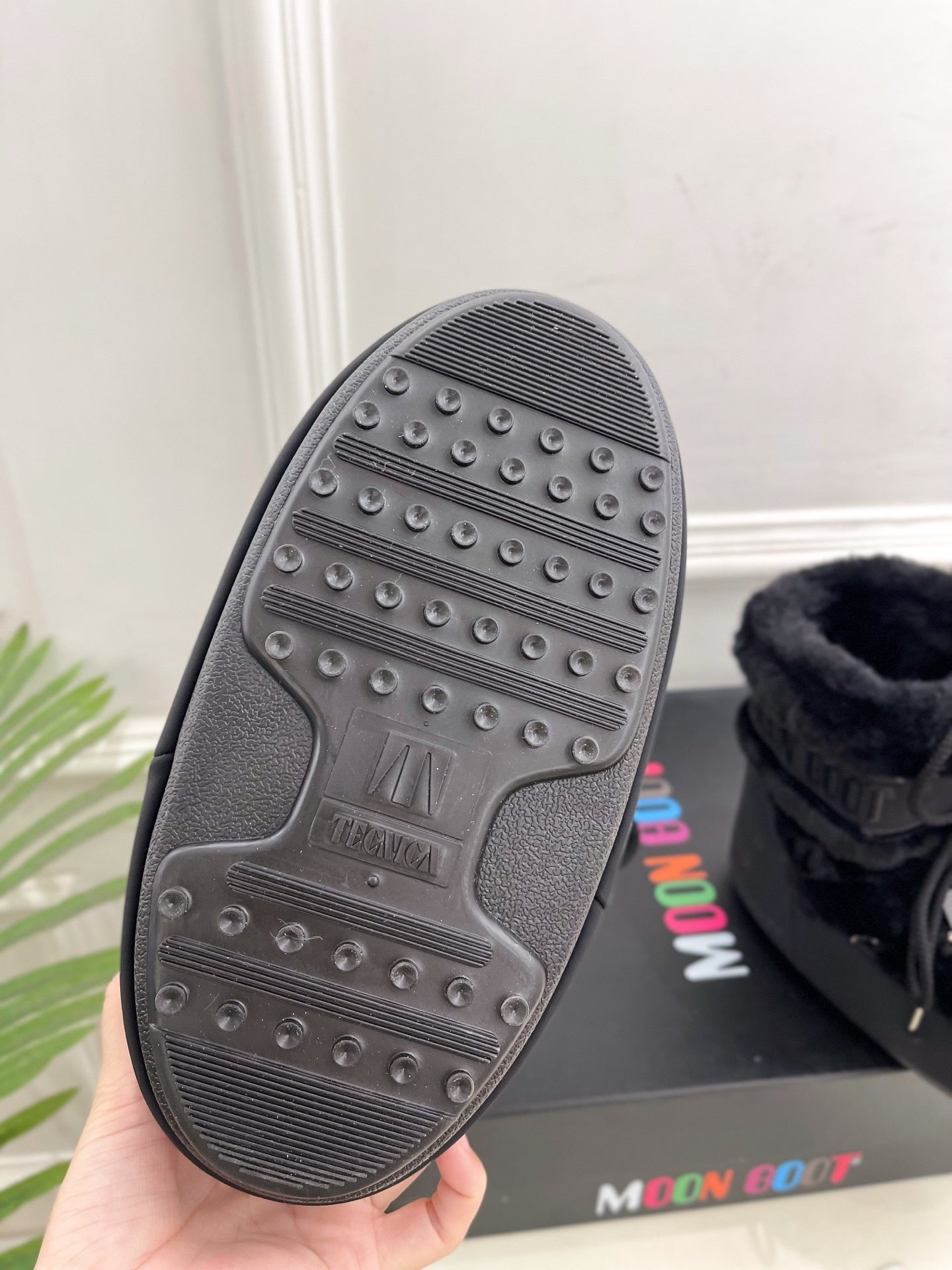 BLACK FAUX FUR LINED WINTER BOOTS