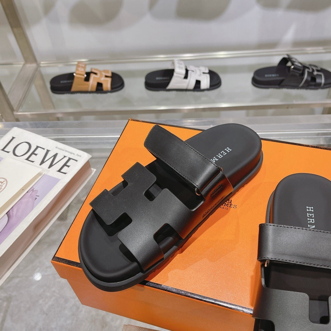 BLACK ADJUSTABLE STRAP SLIDE SANDALS