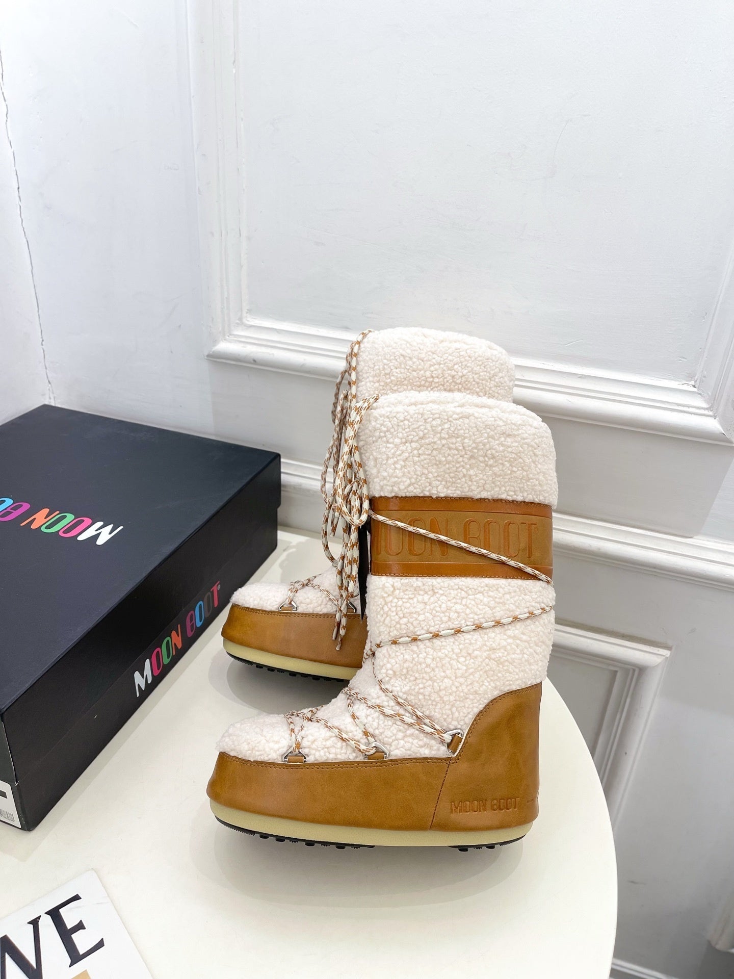 CREAM FAUX FUR LINED WINTER BOOTS WITH TAN SUEDE EFFECT SOLE