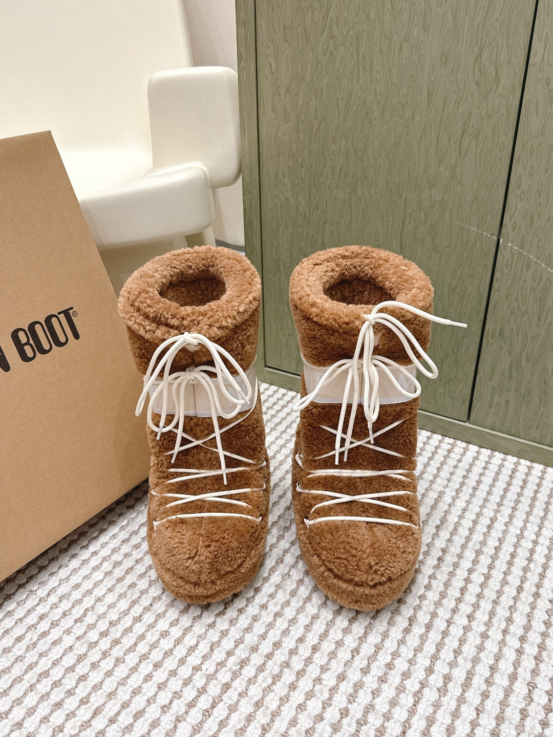 BROWN FAUX FUR LINED WINTER BOOTS