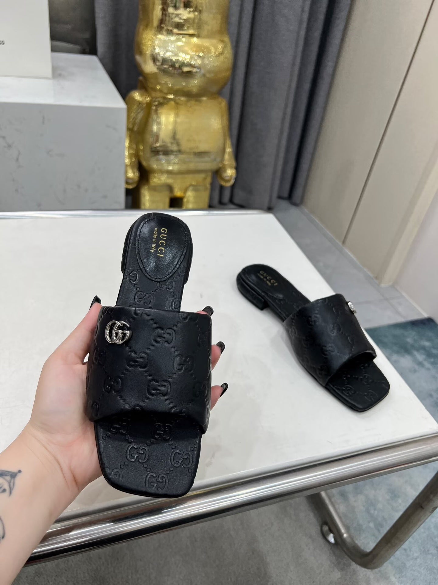 BLACK EMBOSSED LOGO SLIDE SANDALS WITH METAL DETAIL