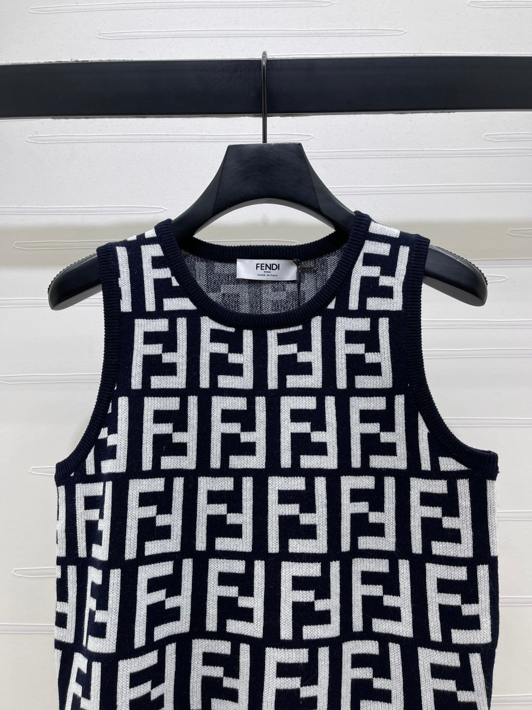 MONOGRAM KNIT LOGO SLEEVELESS TOP