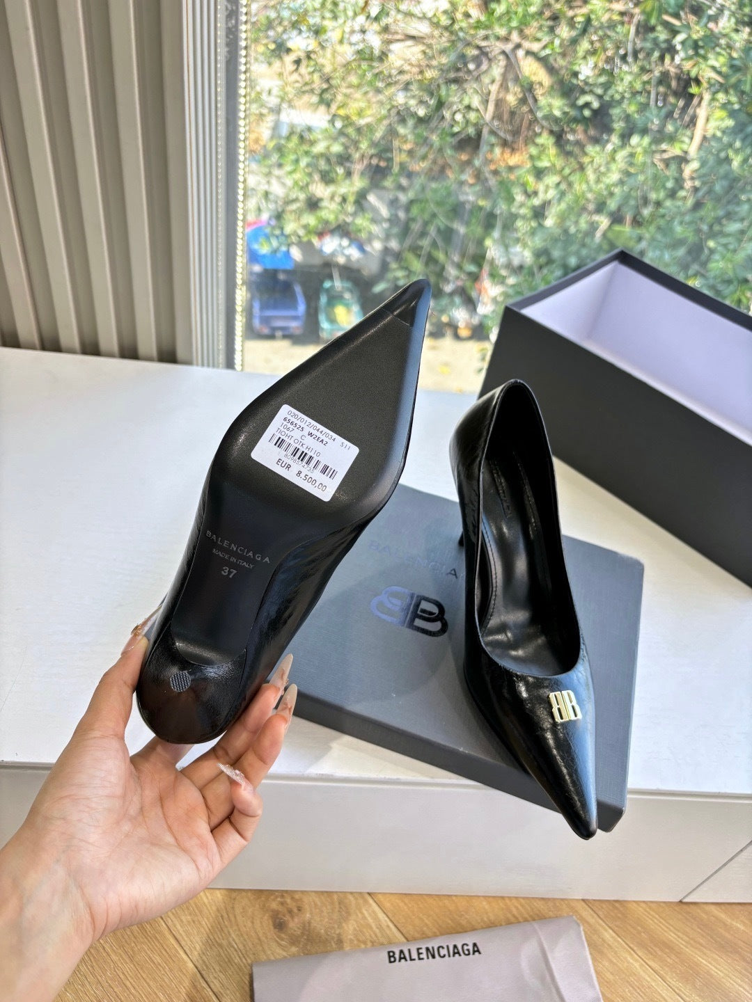 CLASSIC BLACK POINTED-TOE HIGH HEEL PUMPS