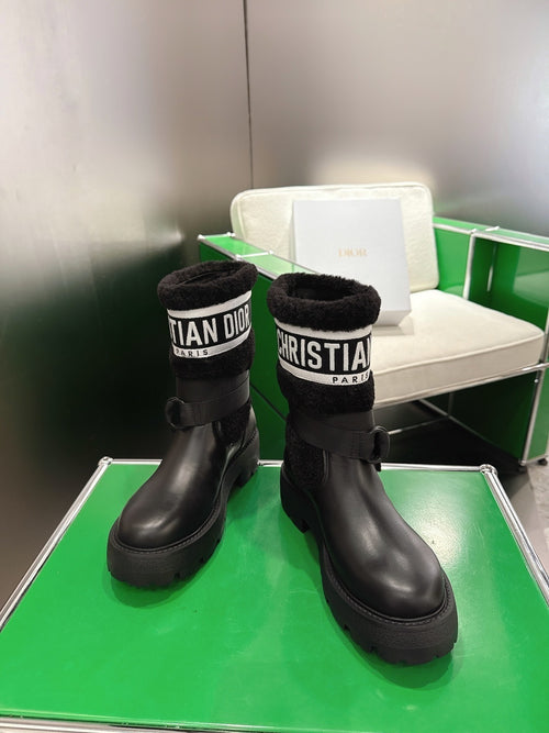 BLACK LEATHER BOOTS WITH FLEECE CUFF AND CHUNKY SOLE