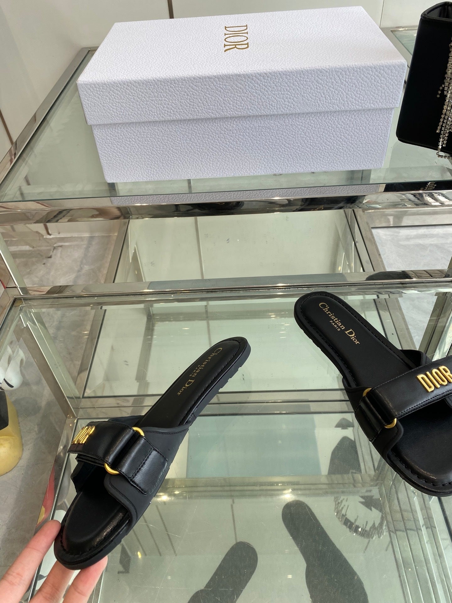 BLACK LOGO STRAP FLAT SLIDES