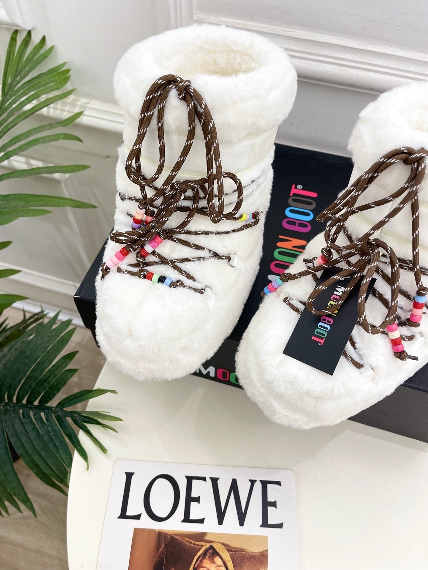 WHITE FAUX FUR LINED WINTER BOOTS WITH BEADED LACES