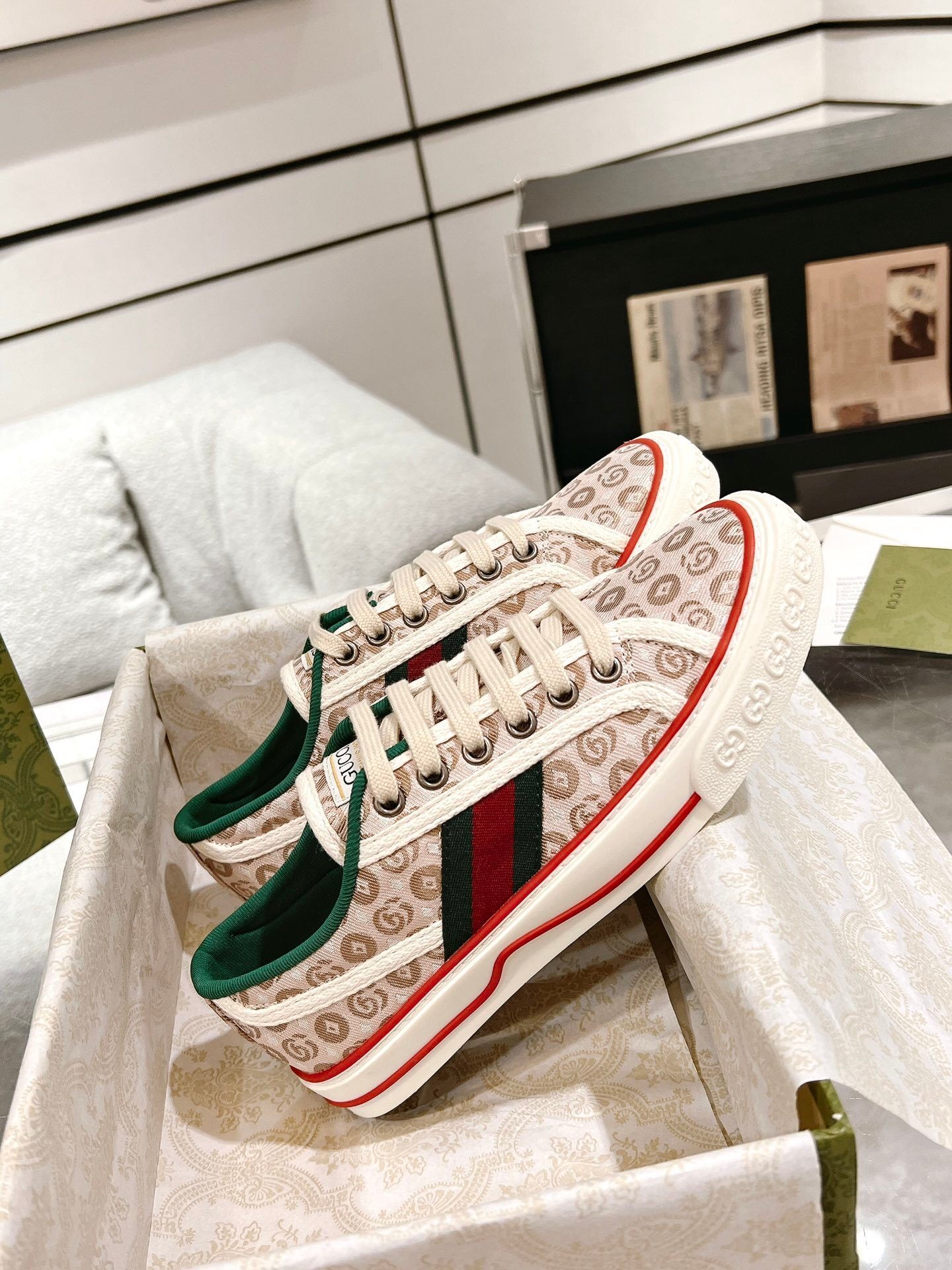 BEIGE GREEN LOW-TOP SNEAKERS