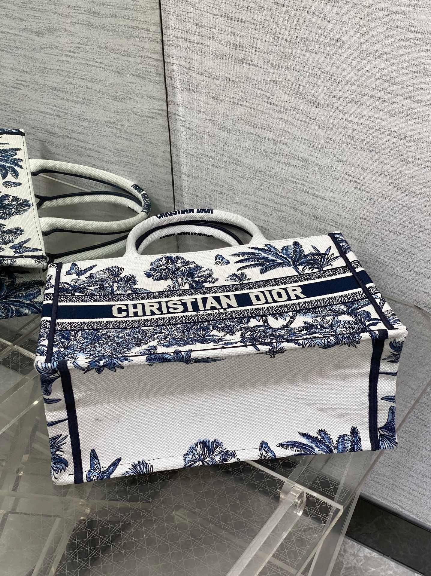 STRUCTURED CANVAS TOTE WITH BOTANICAL ILLUSTRATION