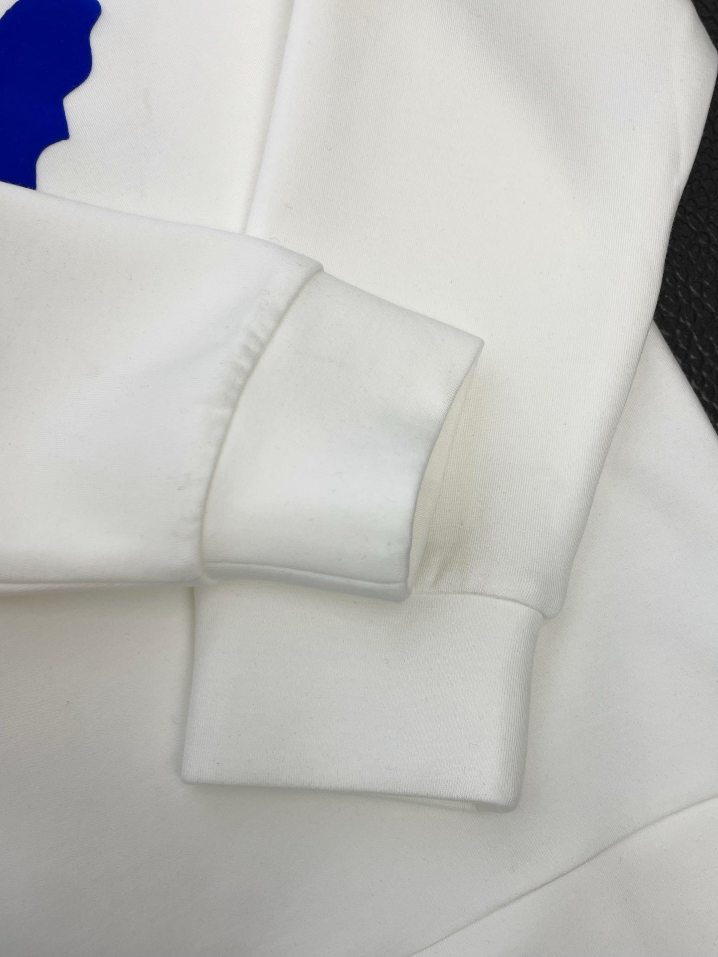 CREWNECK SWEATSHIRT WITH BOLD ABSTRACT GRAPHIC