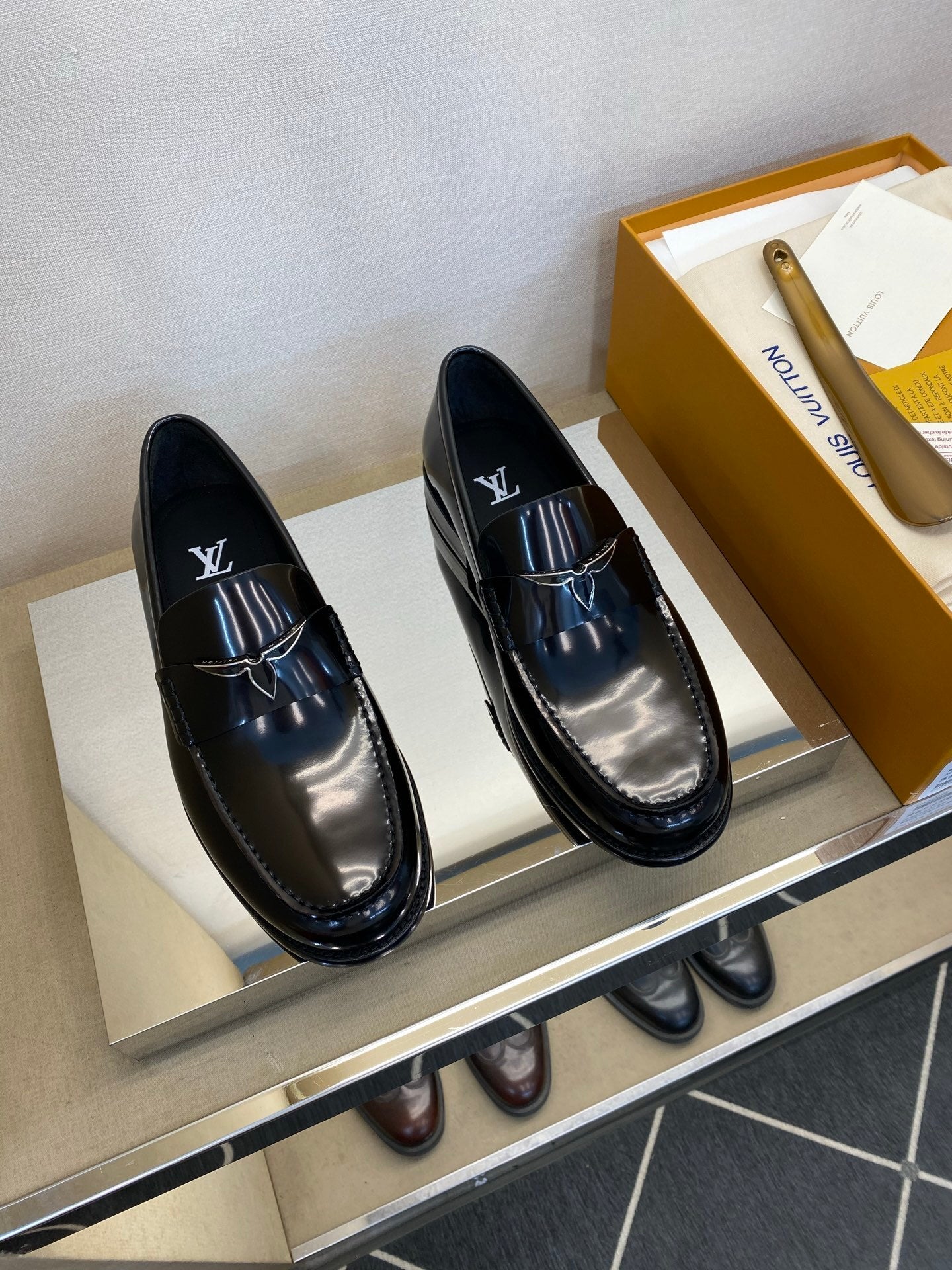 PATENT LEATHER METAL-BIT LOAFERS