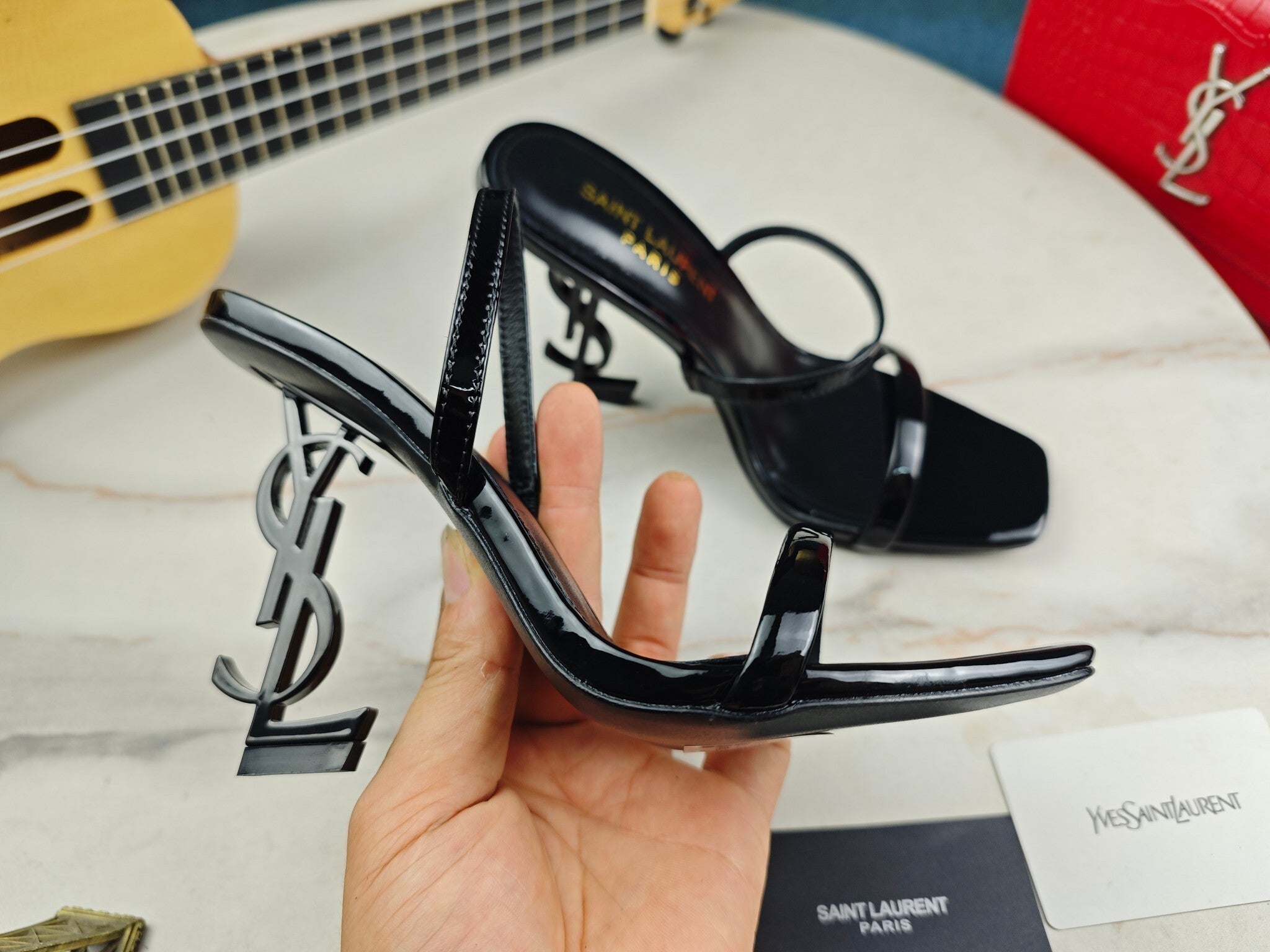 ELEGANT BLACK STRAPPY HEEL SANDALS