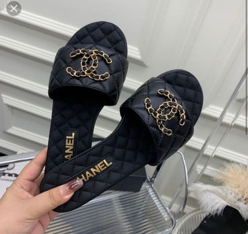 BLACK QUILTED CHAIN DETAIL SLIDE SANDALS