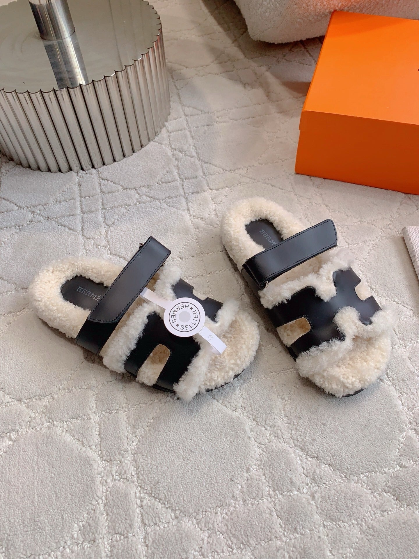 BLACK FAUX SHEARLING SLIDES WITH ADJUSTABLE COMFORT FIT