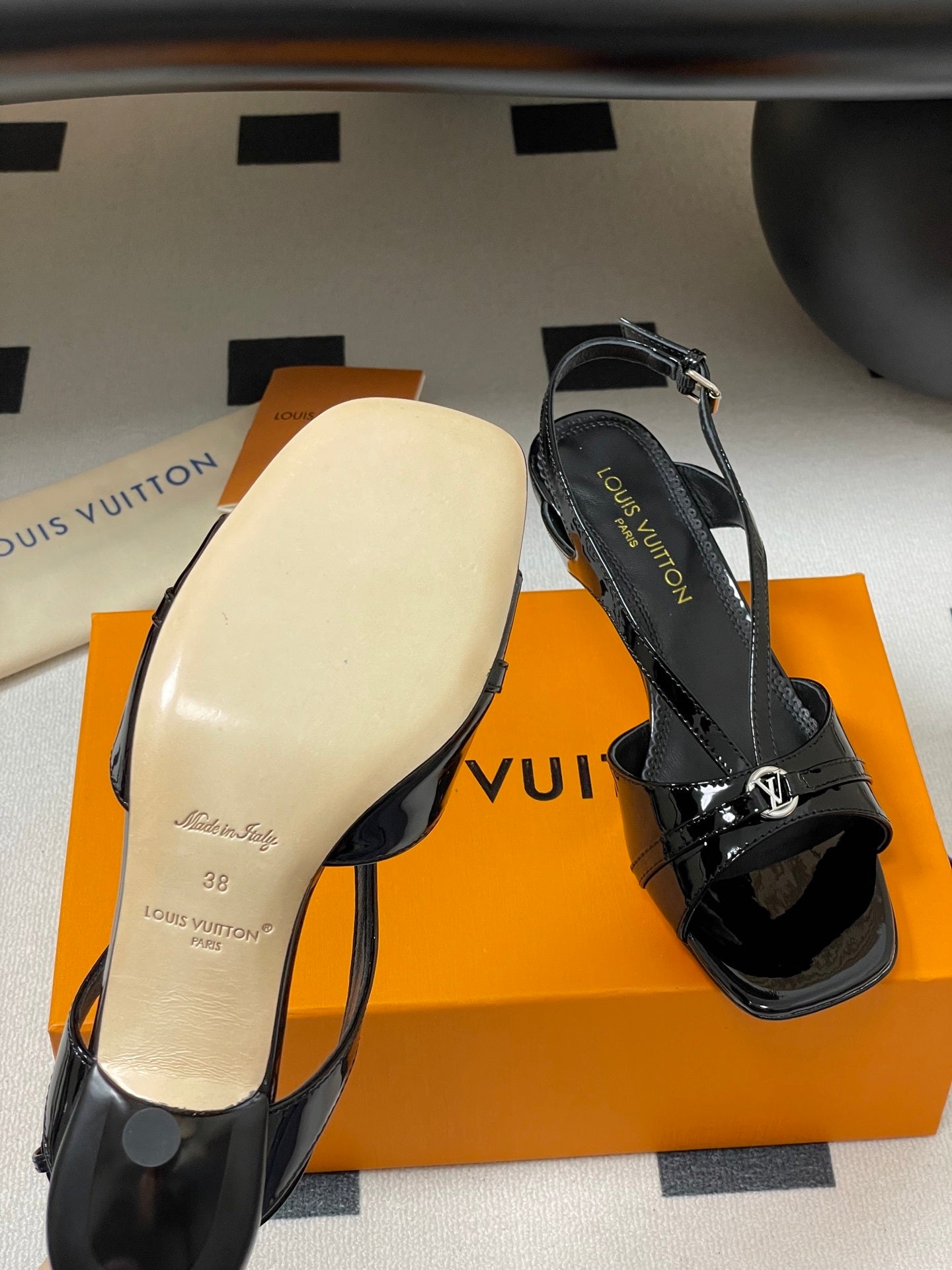 PATENT STRAP SLINGBACK SANDALS – BLACK