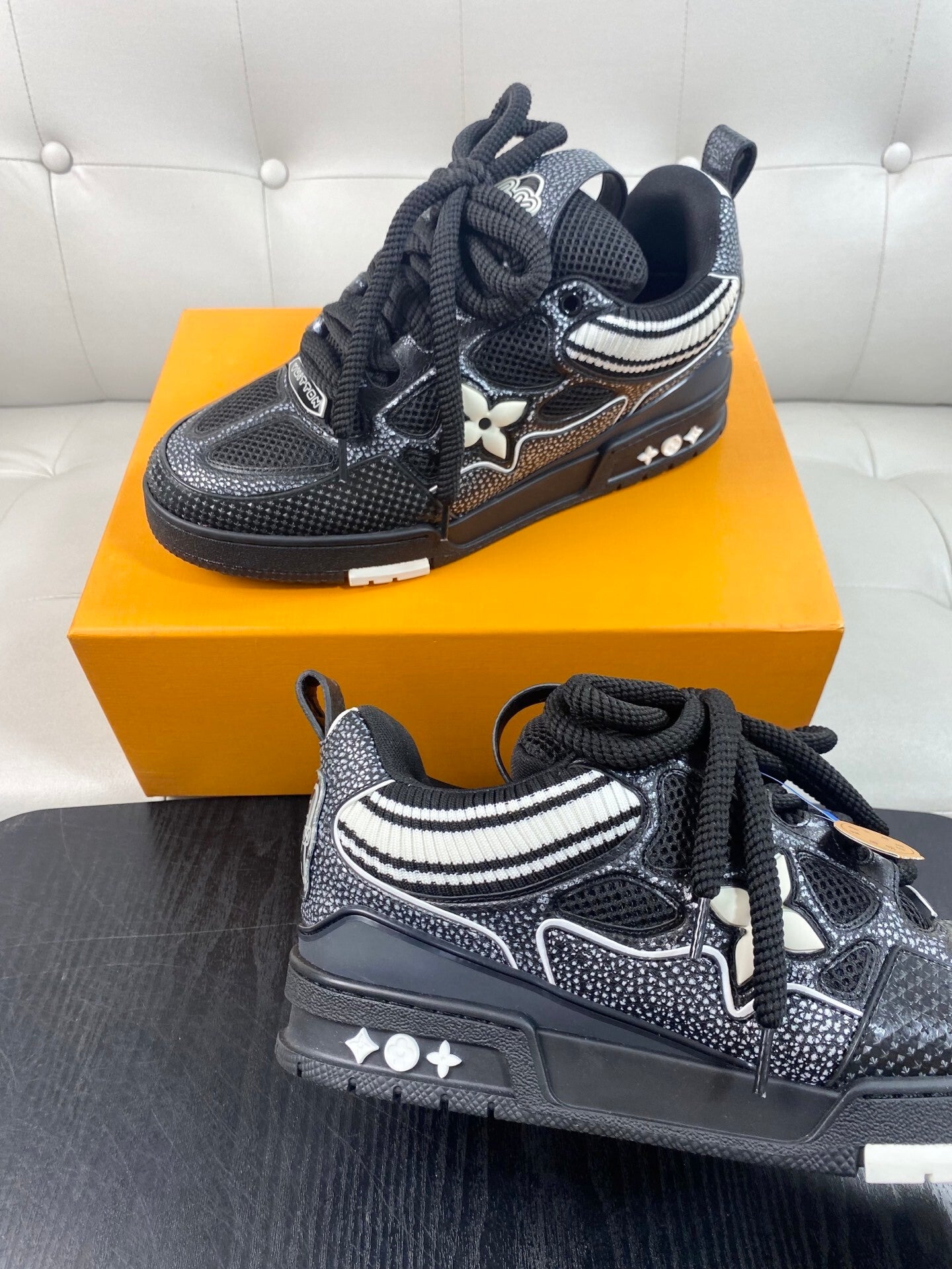 BLACK CHUNKY SNEAKERS