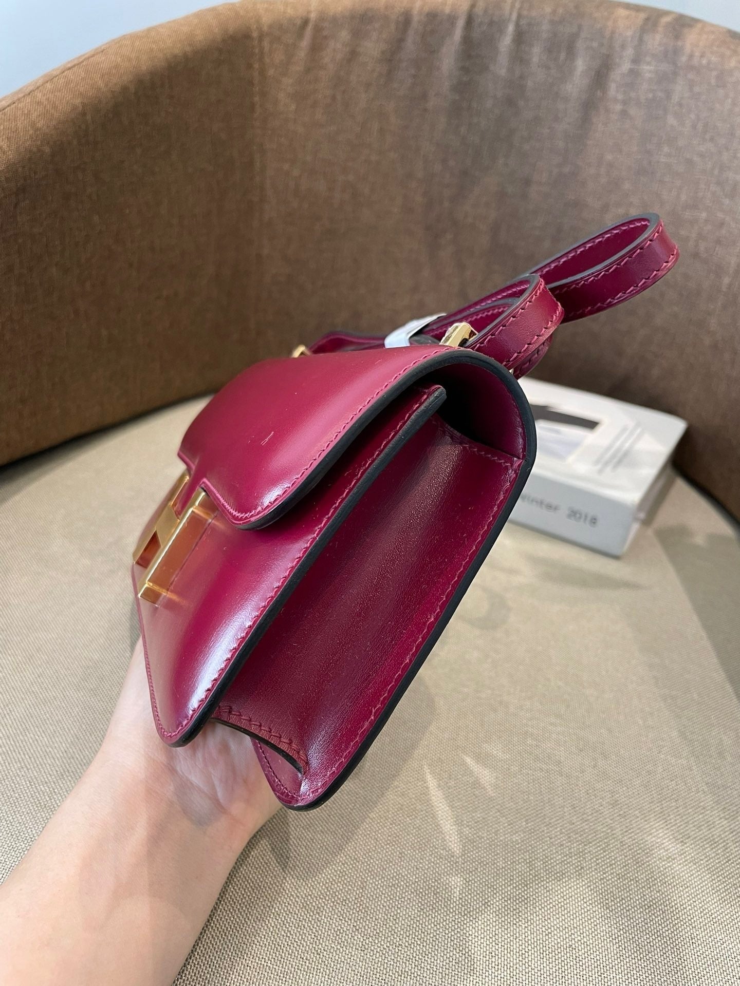 BURGUNDY SMOOTH FINISH CROSSBODY BAG