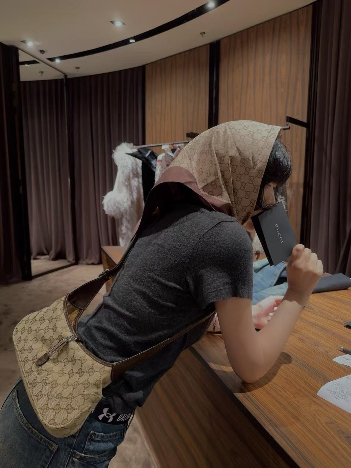 CLASSIC CANVAS SHOULDER BAG