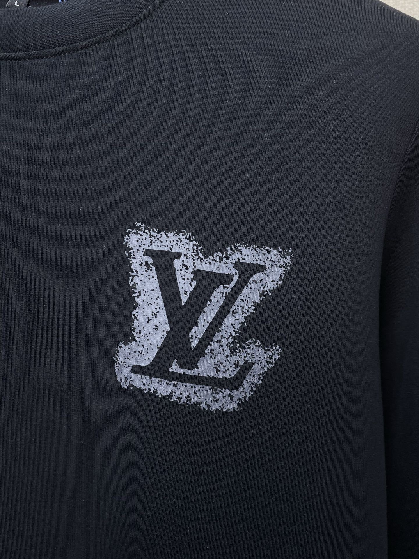 MINIMAL GRAPHIC CREWNECK SWEATSHIRT