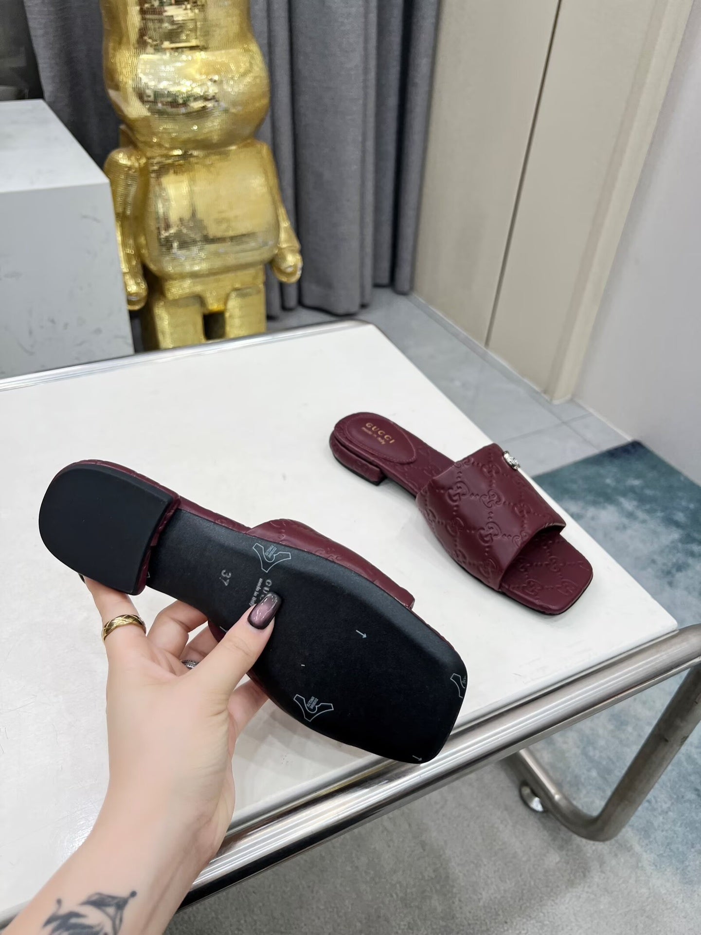 BURGUNDY EMBOSSED LOGO SLIDE SANDALS WITH METAL DETAIL