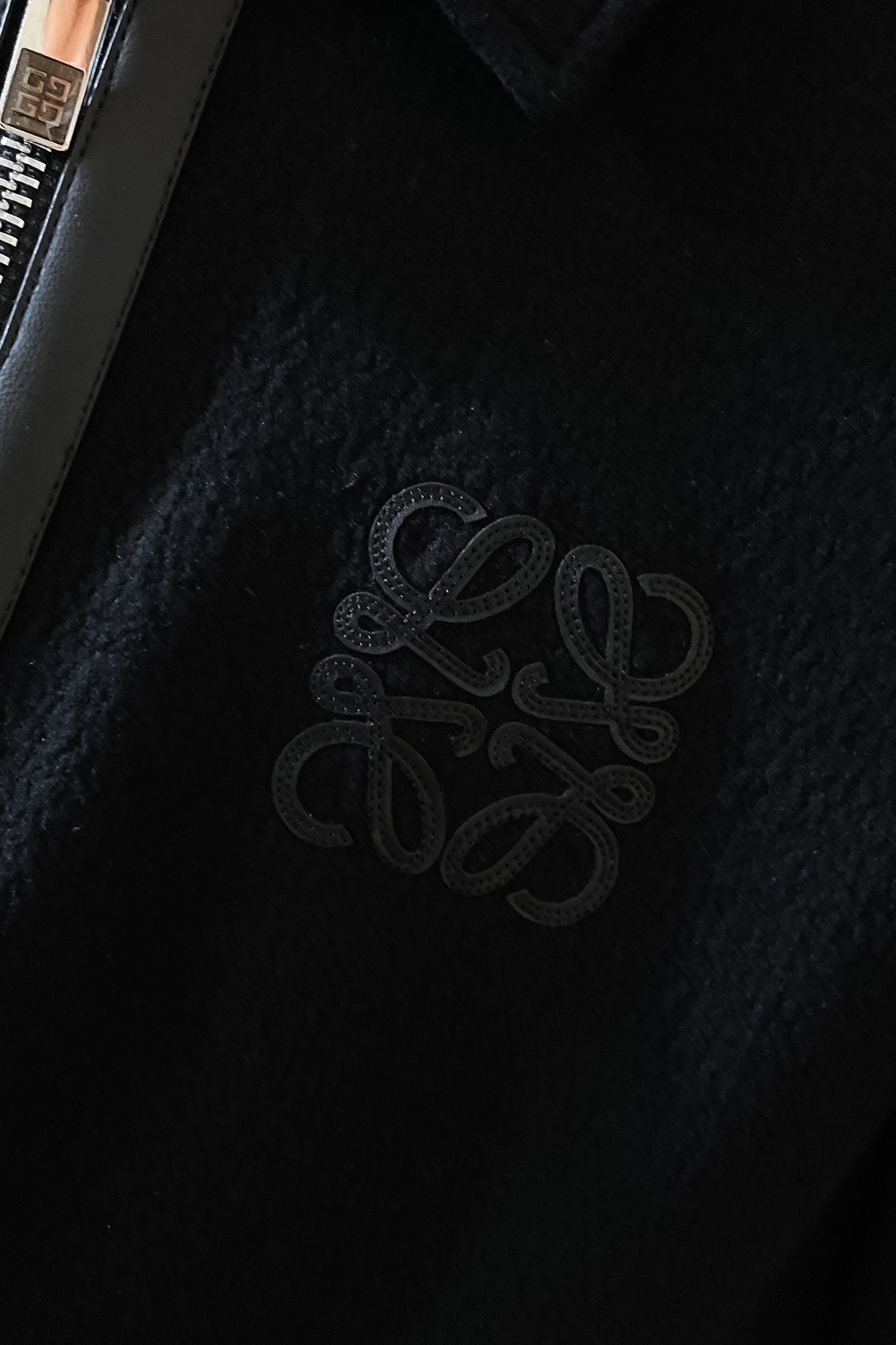 ZIP-UP JACKET WITH EMBROIDERED DETAIL IN CONTRAST COLORS