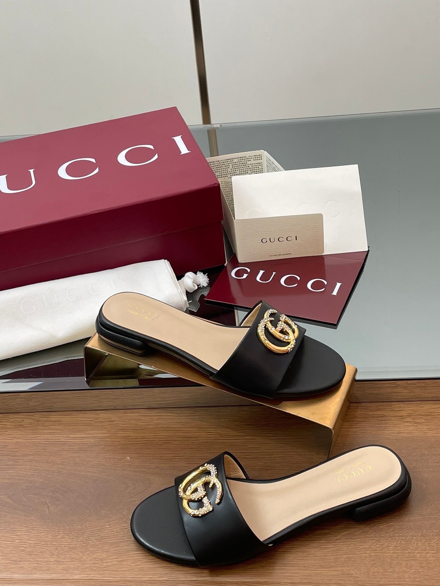 BLACK METALLIC LOGO FLAT SLIDES