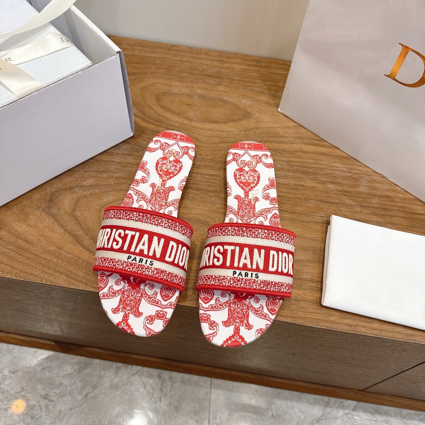 RED TOILE PRINT LOGO SLIDE SANDALS
