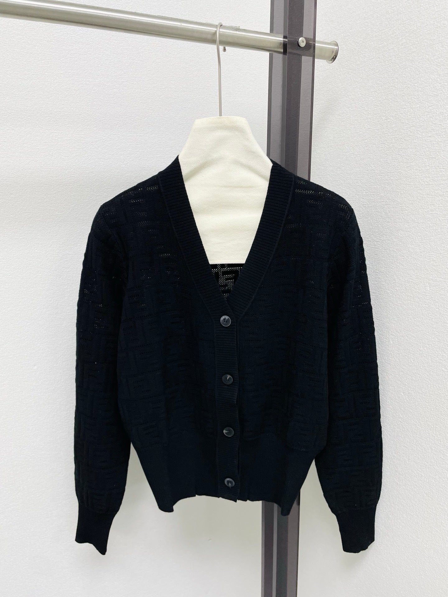 V-NECK KNIT CARDIGAN