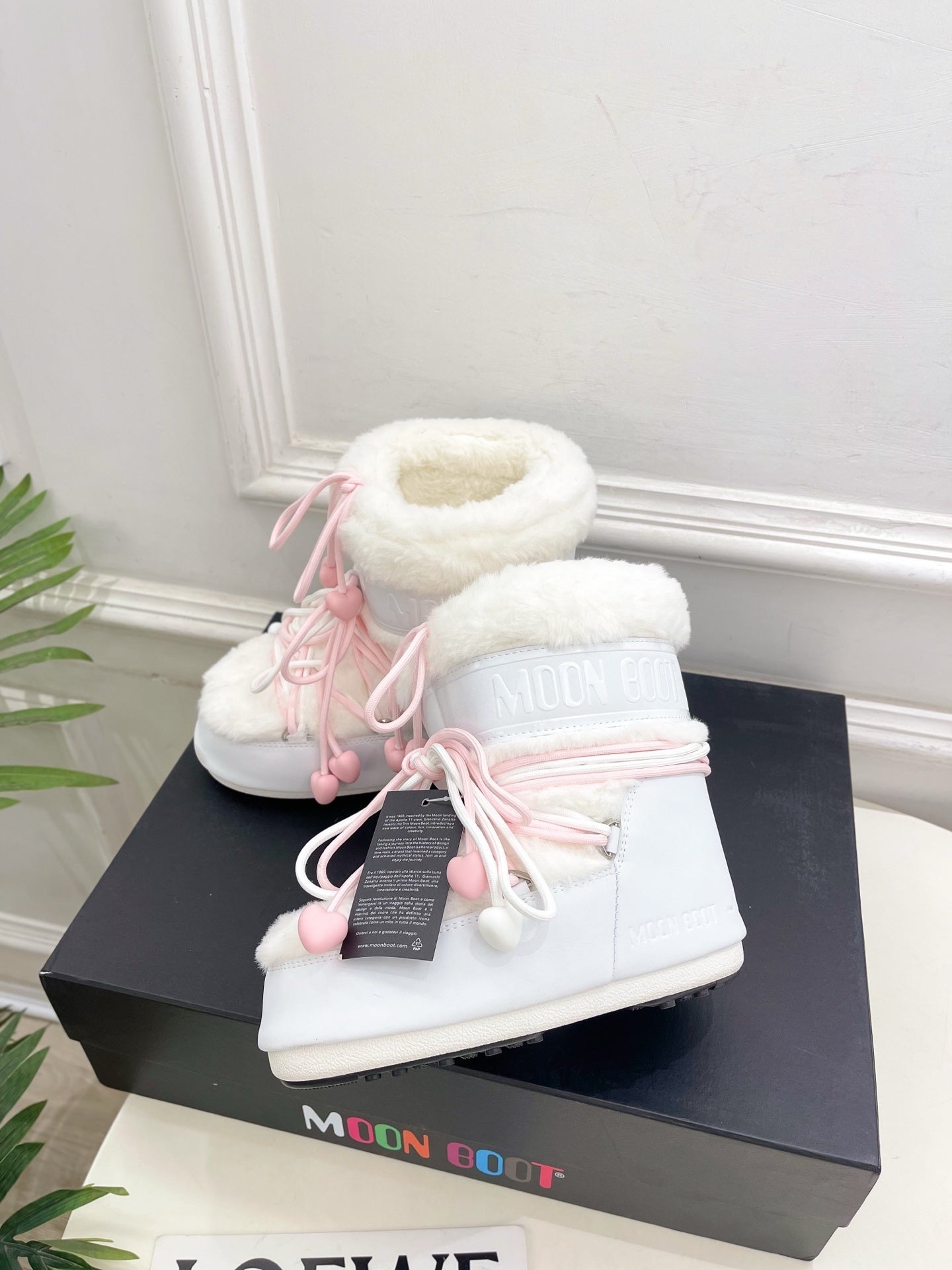 WHITE FAUX FUR LINED WINTER BOOTS WITH PINK LACES